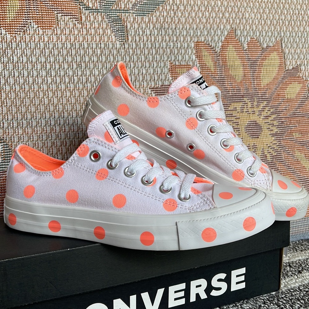 Converse WMNS 560629F
CTAS OX
WHITE/CRIMSON PULS Sneakers - Picture 6 of 16